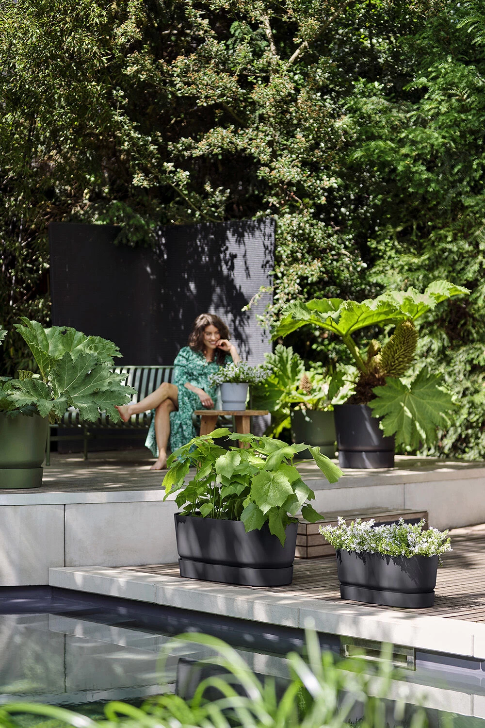 Bloembak Elho Greenville Terrace Long 50cm - Met Wielen - Living Black 4 Bloembak Elho Greenville Terrace Long 50cm - Met Wielen - Living Black - Afbeelding 4