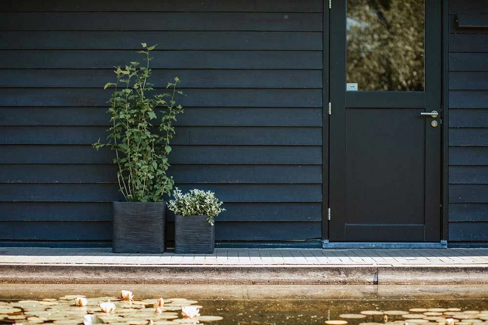 Capi Plantenbak Vierkant Nature Rib NL - L40 X B40 X H40cm - Zwart 2 Capi Plantenbak Vierkant Nature Rib NL - L40 X B40 X H40cm - Zwart - Afbeelding 2