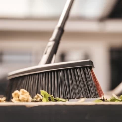 Solid Bezem M - Fiskars -Groene Tuin Verkoop solid bezem m fiskars 3